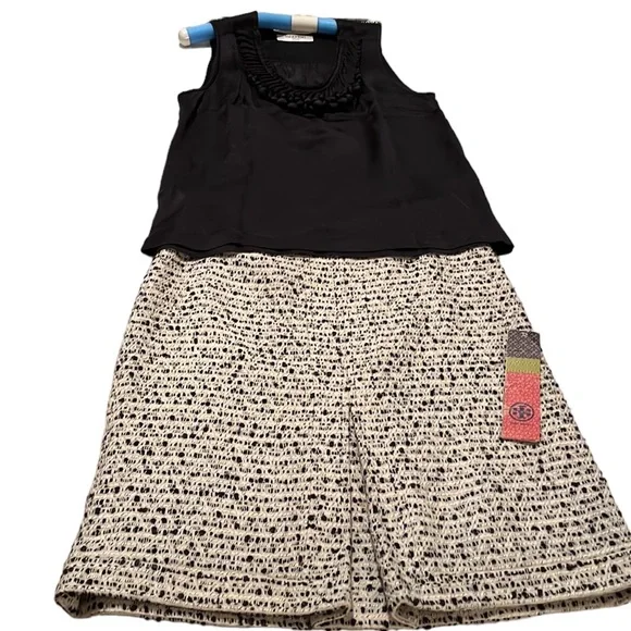 Valentino Roma medium silk camisole ITALY 42AUTHENTIC embellished neckline